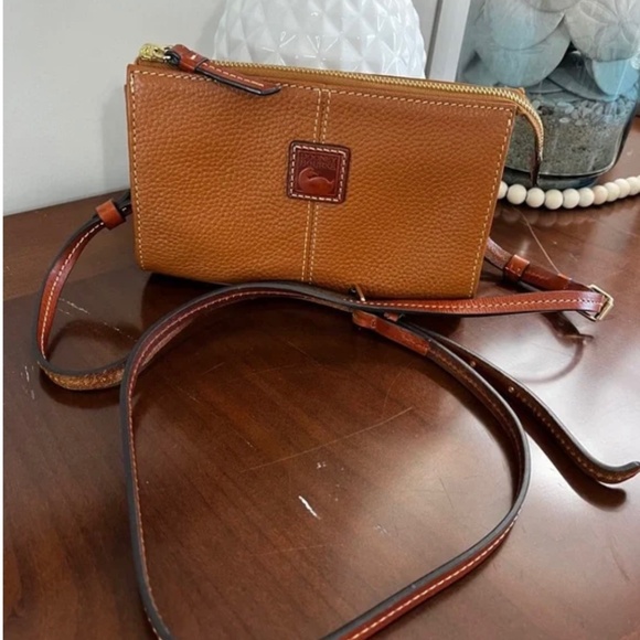 Dooney and Bourke Handbags - Dooney and bourke Janine crossbody